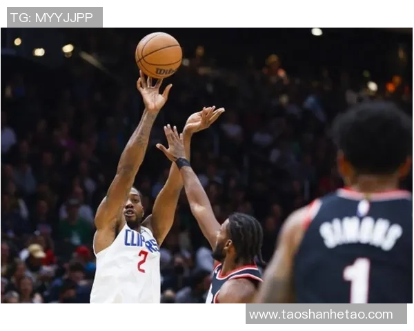 快船与开拓者第四场激战回顾球星表现与战术分析全景呈现 快船与开拓者第四场激战回顾球星表现与战术分析全景呈现